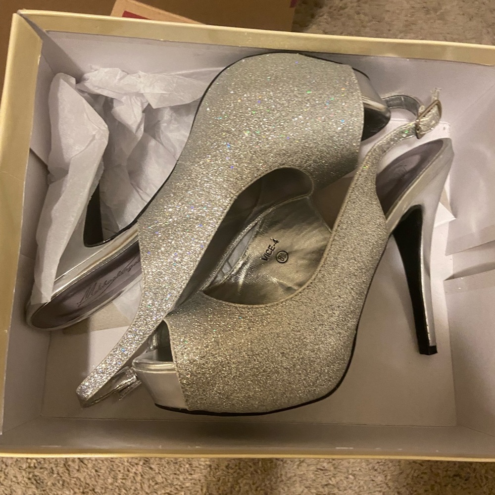 Michaelangelo Glitter Silver peep toe
